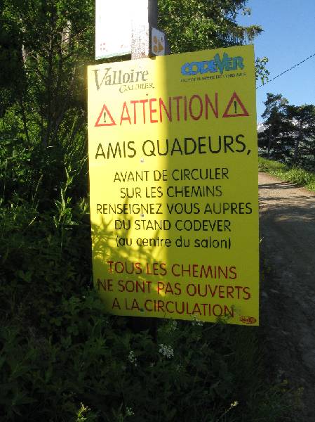 5- les-chemins-sont-balises-de-panneaux.JPG